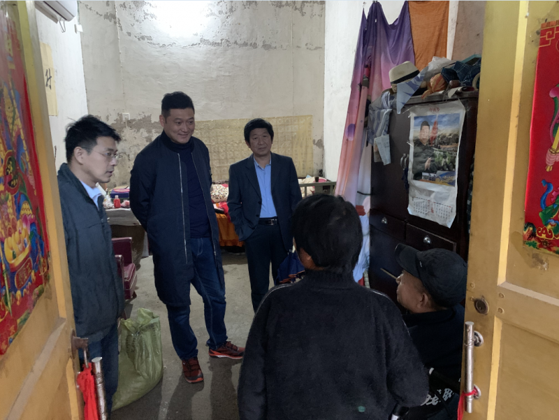 入戶走訪愛心暖 結(jié)對(duì)幫扶促攻堅(jiān) --弘義集團(tuán)副董事長王國棟一行到定點(diǎn)幫扶村開展全國第七個(gè)“扶貧日”活動(dòng)